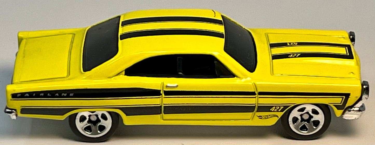 Hot Wheels 1966 Ford Fairlane W/ Protector 427 1/8