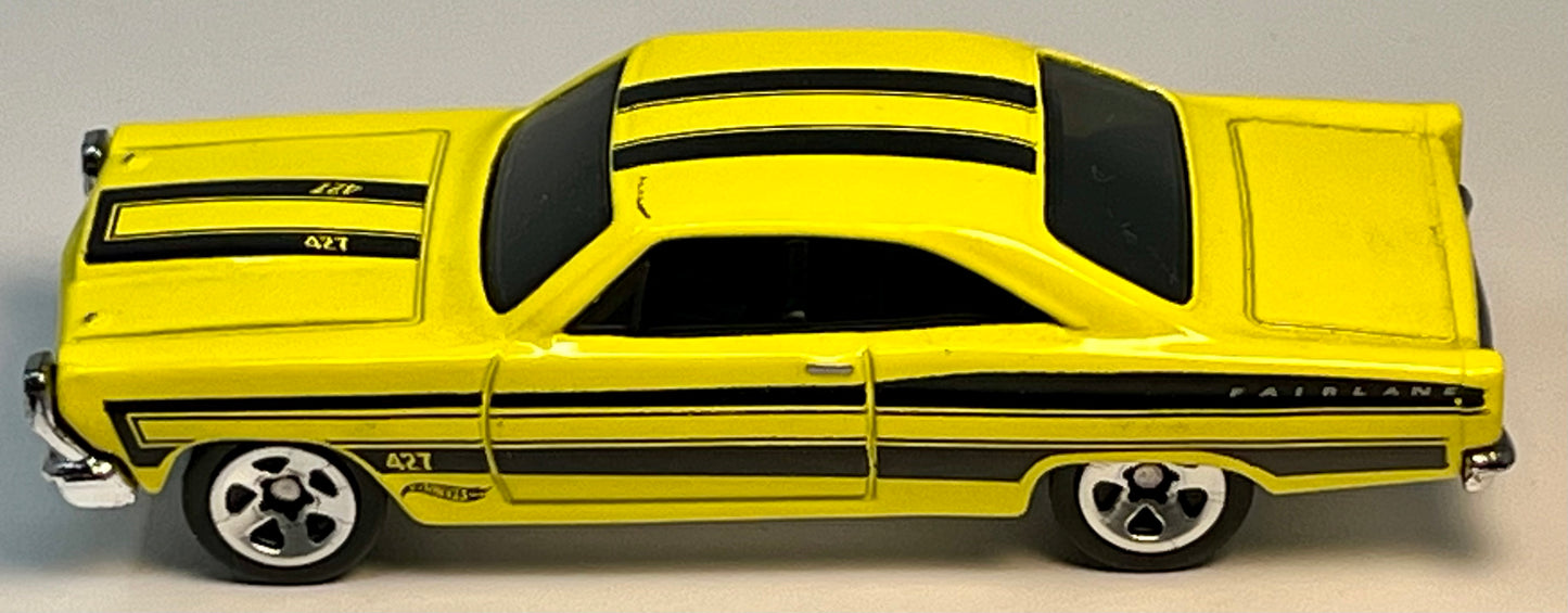 Hot Wheels 1966 Ford Fairlane W/ Protector 427 1/8