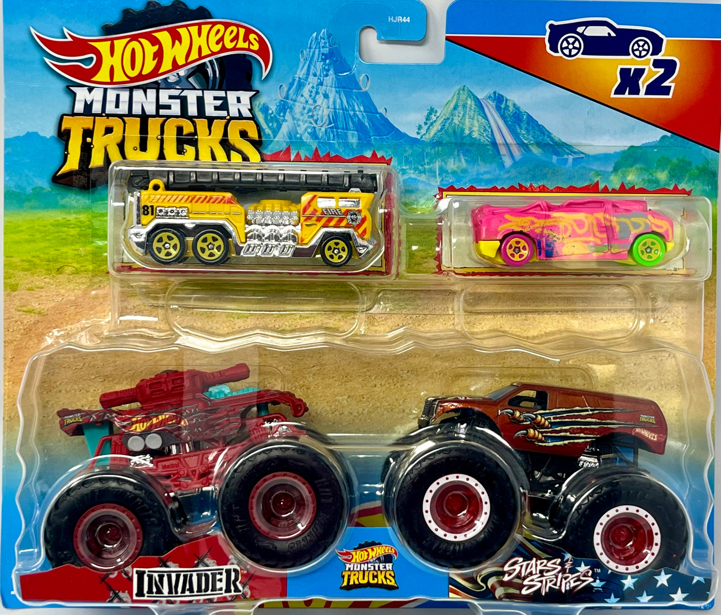 Hot Wheels Monster Trucks Invader vs Stars and Stripes w/ 5 Alarm & Crushed Car