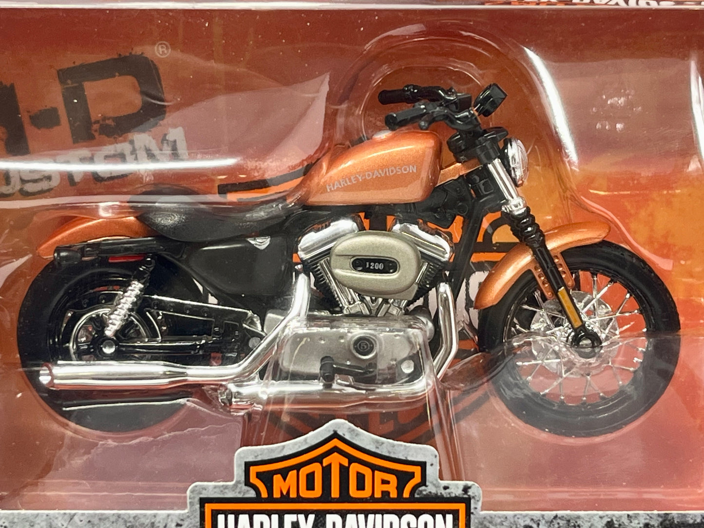 Harley Davidson Motorcycle Maisto 2007 Orange XL 1200N Nightster Series 38 1/18 Model