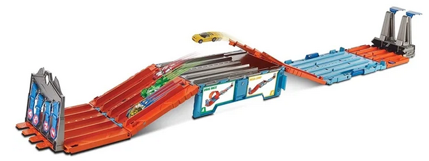 Hot Wheels Race Crate with 3 Stunts in 1 Set Portable Easy Storage Ages 6 to 10