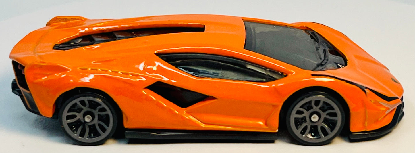 Hot Wheels Lamborghini Sian FKP 37 (Orange) with Protector