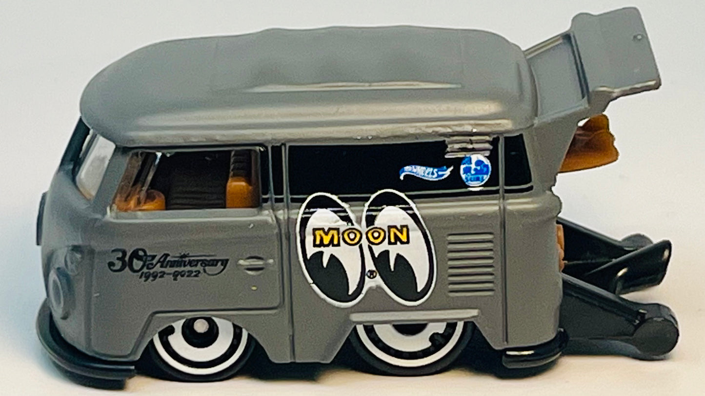 Hot Wheels Kool Kombi, Surf's Up (Gray) Moon Eyes with Protector