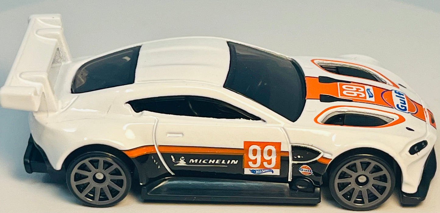 Hot Wheels Aston Martin Vantage GTE (White Gulf) with Protector