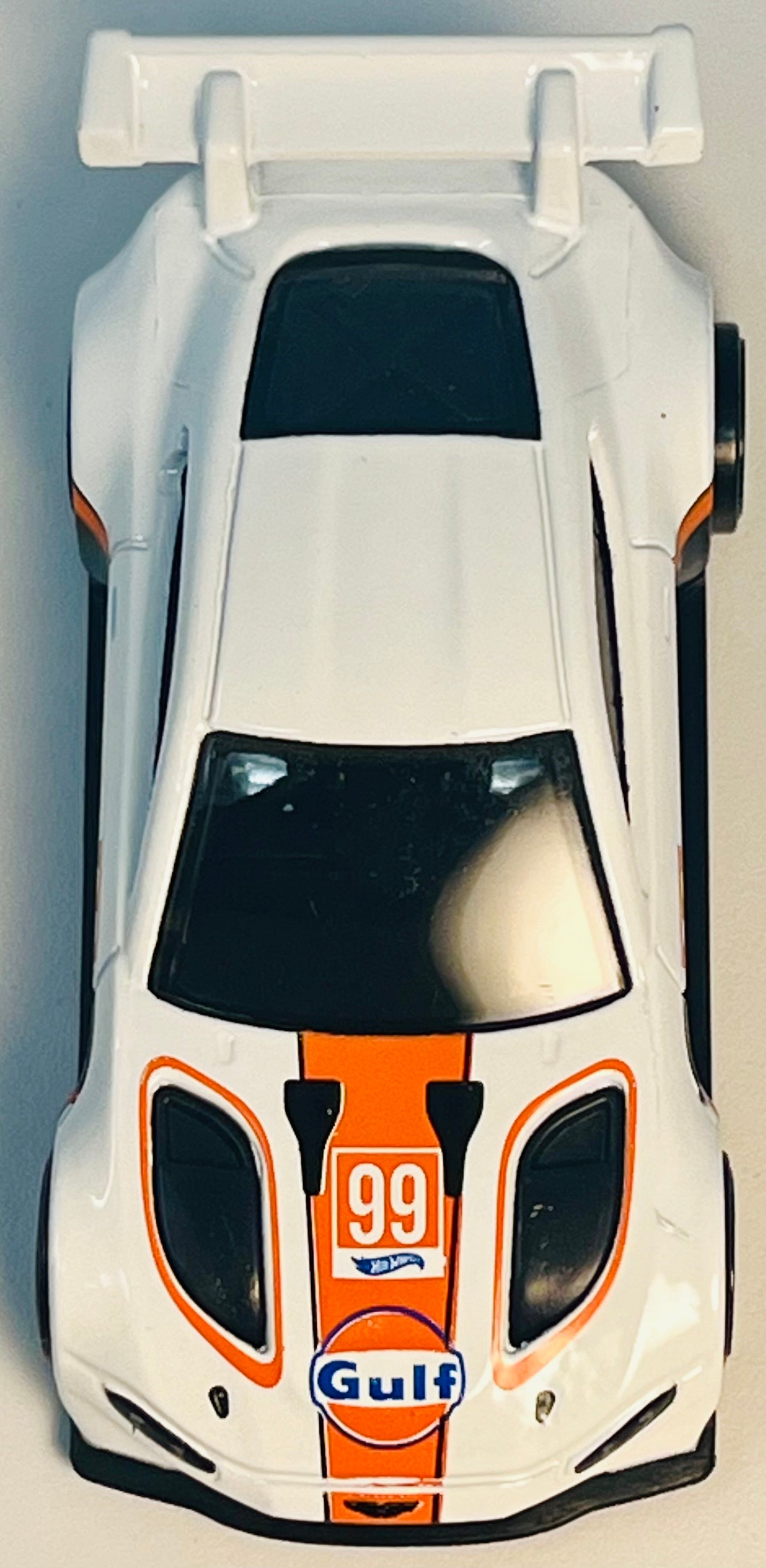 Hot Wheels Aston Martin Vantage GTE (White Gulf) with Protector