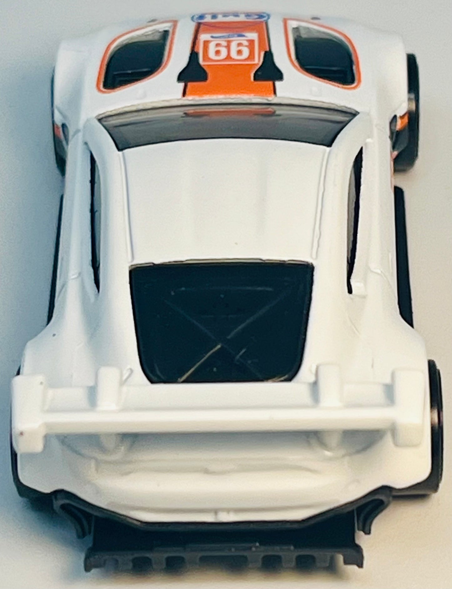 Hot Wheels Aston Martin Vantage GTE (White Gulf) with Protector