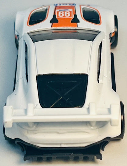 Hot Wheels Aston Martin Vantage GTE (White Gulf) with Protector