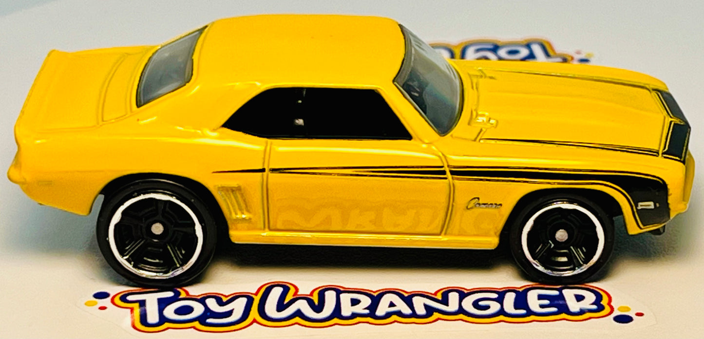 Hot Wheels '69 Copo Camaro Muscle Mania (Yellow) with Protector