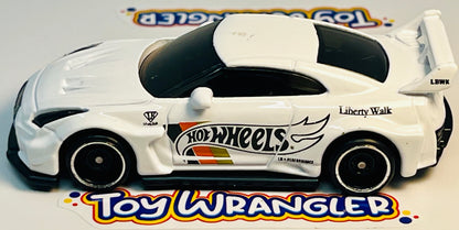 Hot Wheels 2022 LB-Silhouette Works GT Nissan 35GT-RR Ver.2 (White) Dream Garage with Prorector