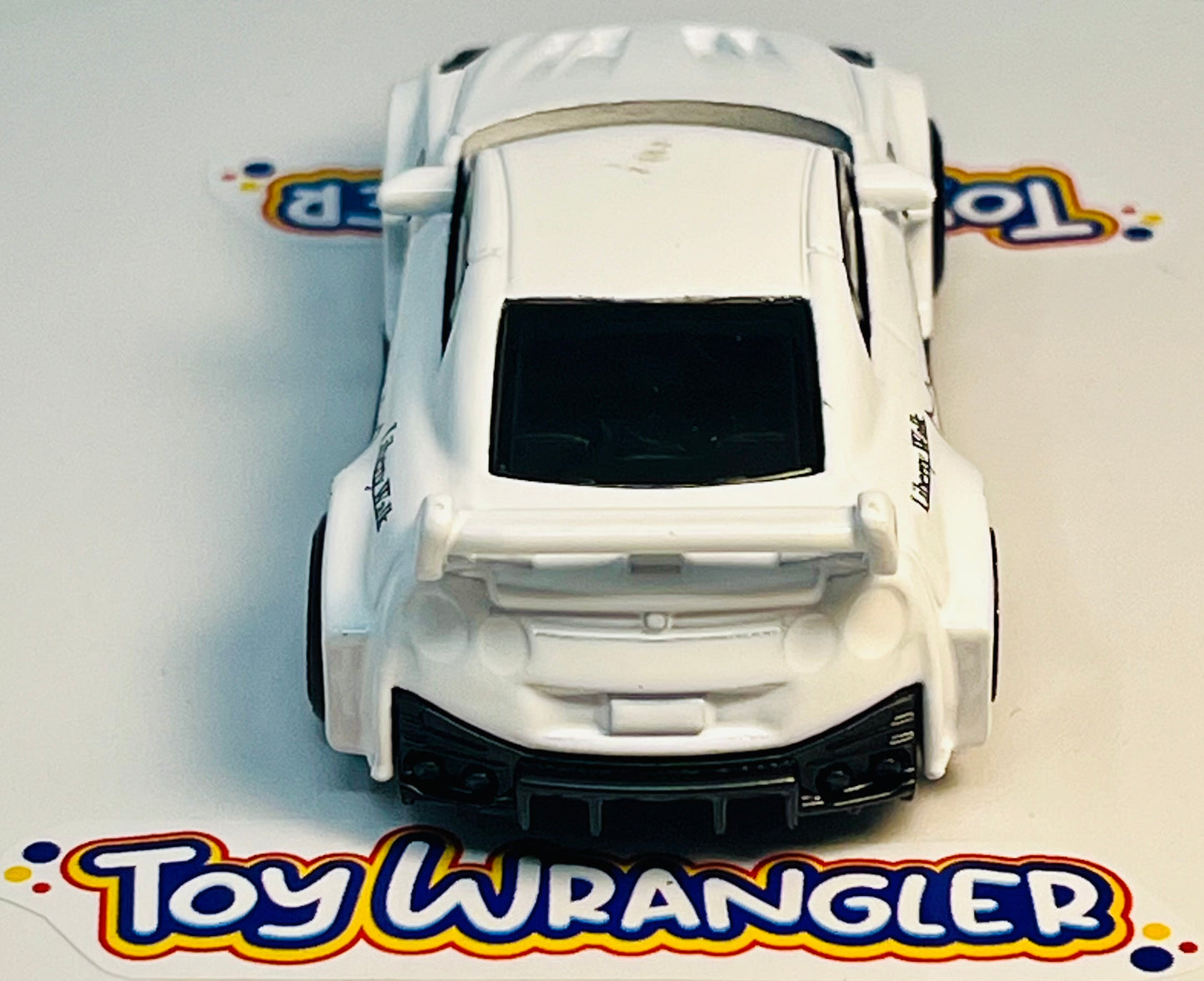 Hot Wheels 2022 LB-Silhouette Works GT Nissan 35GT-RR Ver.2 (White) Dream Garage with Prorector