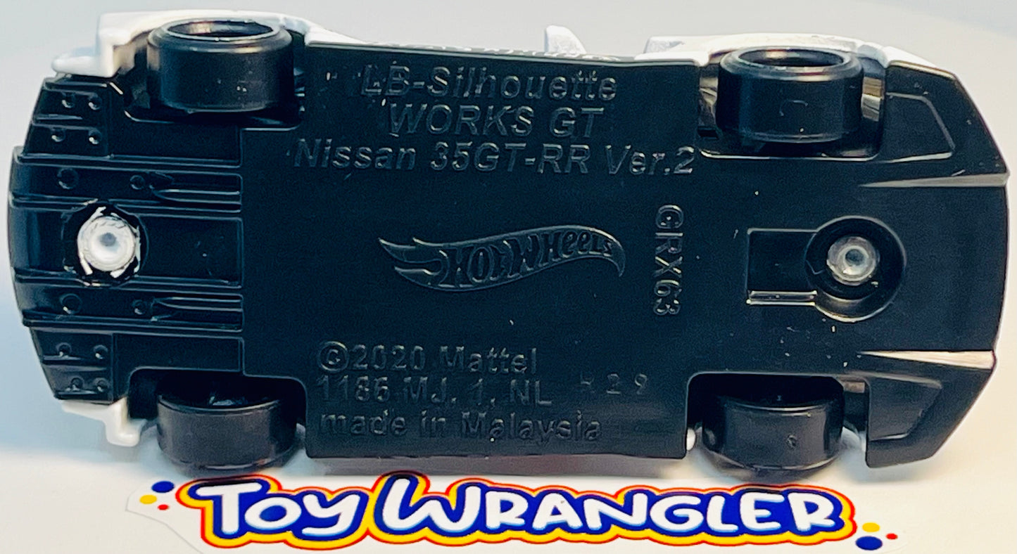 Hot Wheels 2022 LB-Silhouette Works GT Nissan 35GT-RR Ver.2 (White) Dream Garage with Prorector