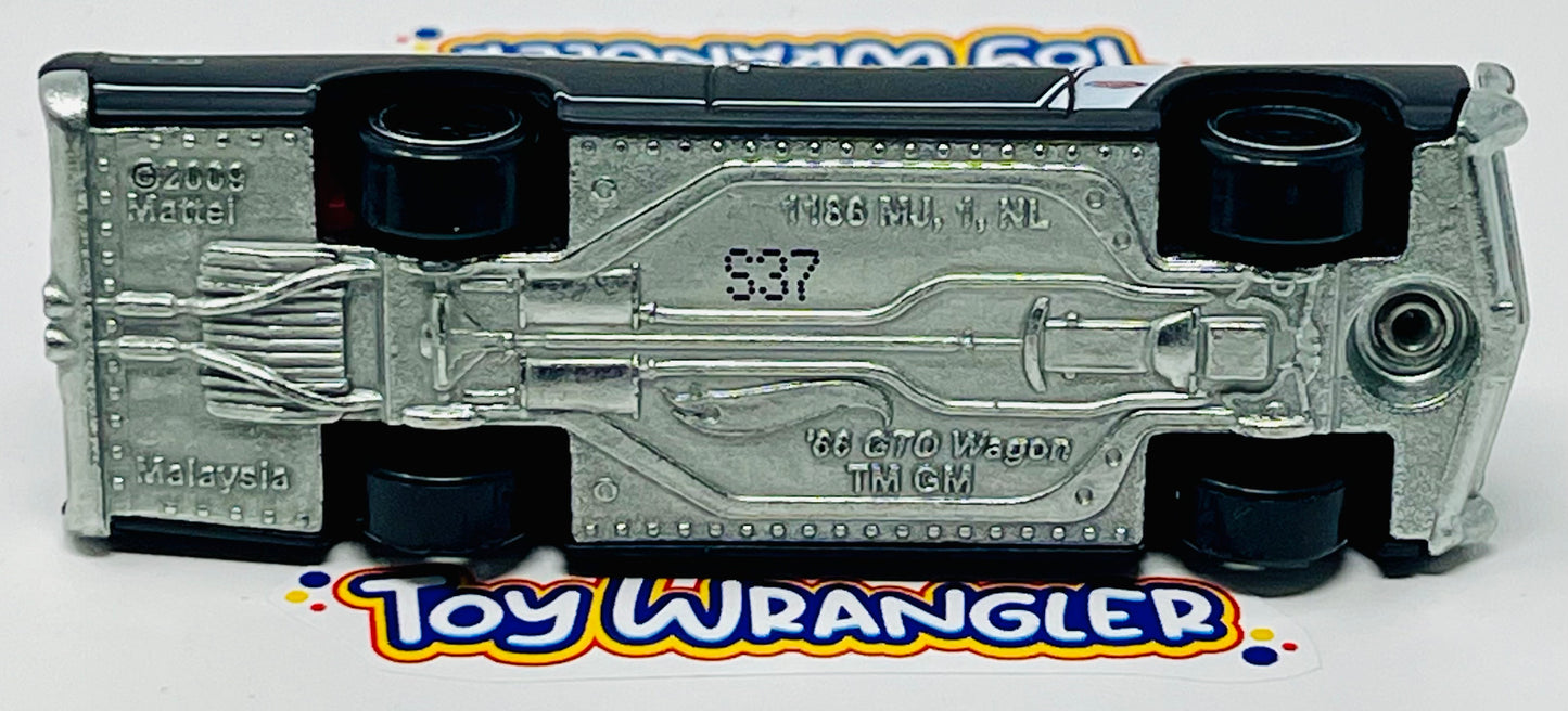 Hot Wheels Hot Wagons Custom ’66 GTO Wagon with Protector