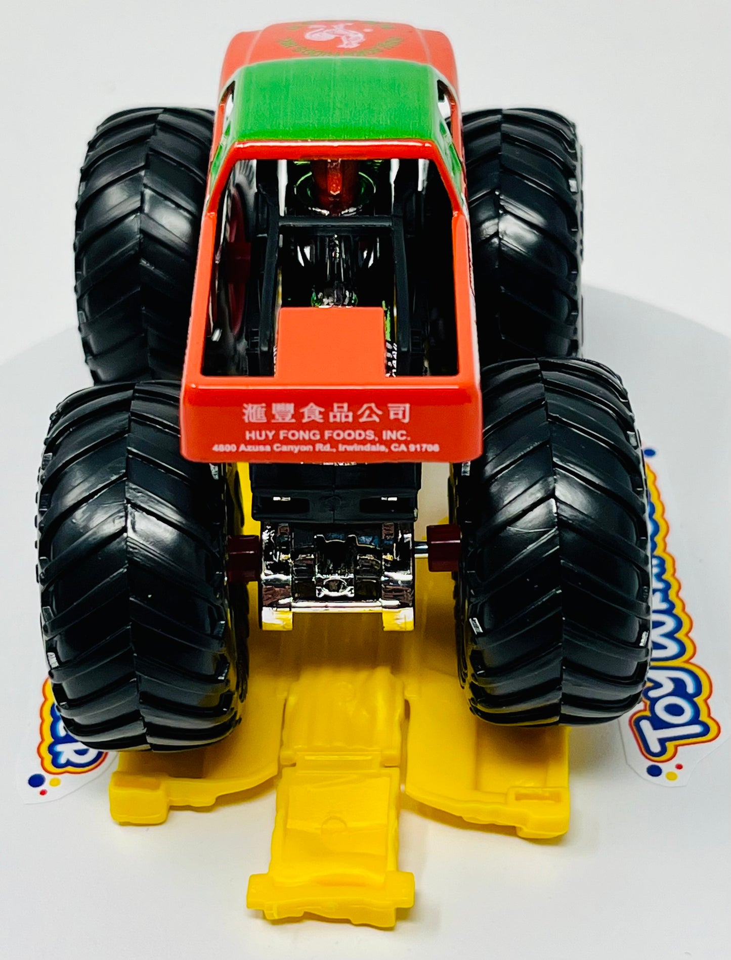 Hot Wheels Monster Truck Sriracha Hot Sauce w/Crash & Connect Car