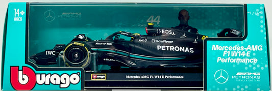 Bburago 1:24 F1 Race Mercedes W14 (2023) w/Driver - Hamilton #44