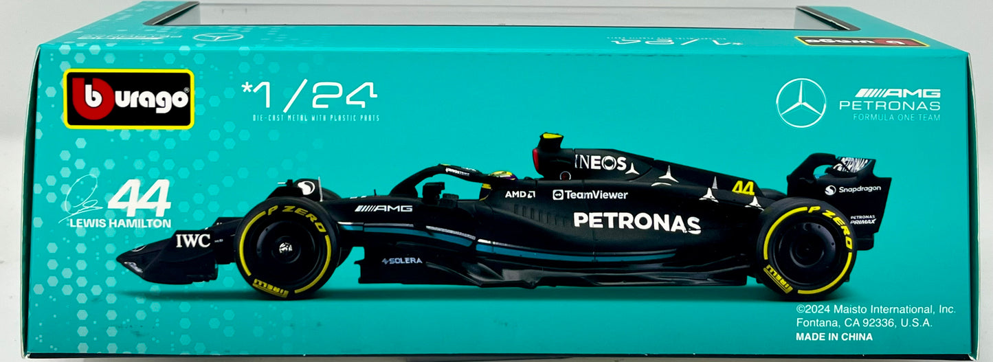 Bburago 1:24 F1 Race Mercedes W14 (2023) w/Driver - Hamilton #44