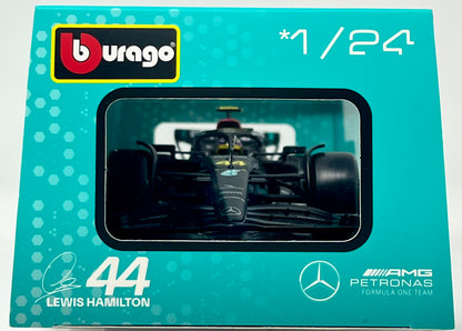 Bburago 1:24 F1 Race Mercedes W14 (2023) w/Driver - Hamilton #44