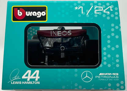 Bburago 1:24 F1 Race Mercedes W14 (2023) w/Driver - Hamilton #44