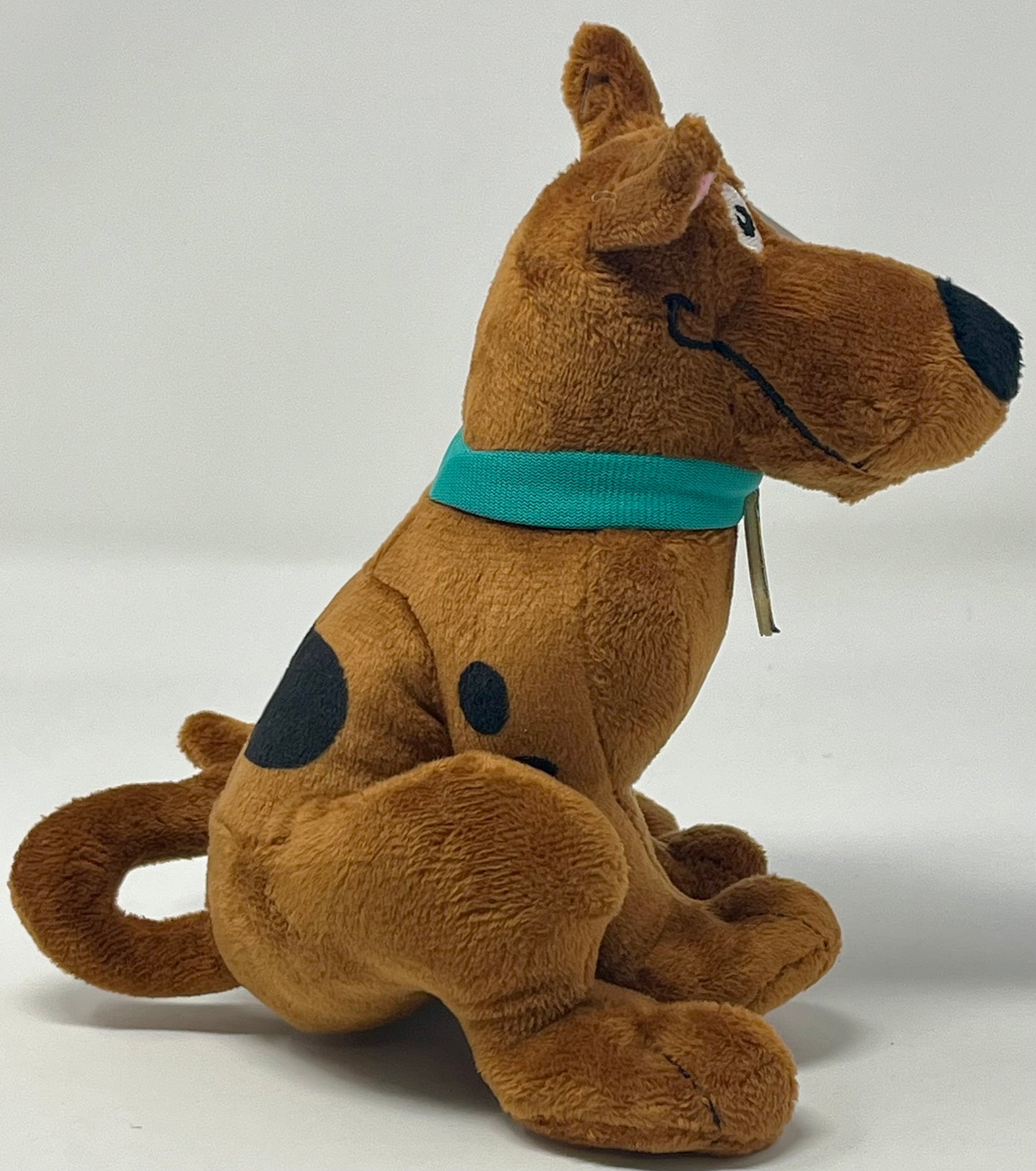 Scooby Doo 6 inch plush by Basic Fun