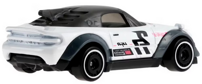 Hot Wheels Mazda MX-5 Miata w/Graphic Design 1/250 HW Dream Garage 1/5