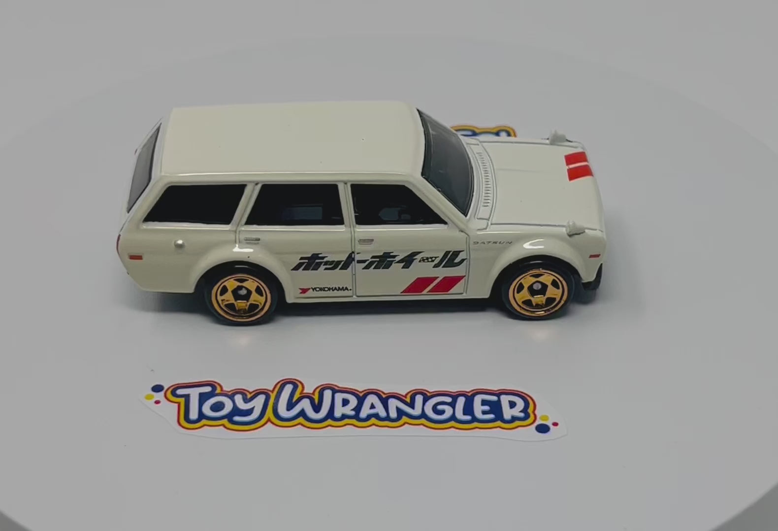Hot Wheels Hot Wagons Datsun Bluebird Wagon (510) with Protector